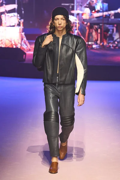 Look 44